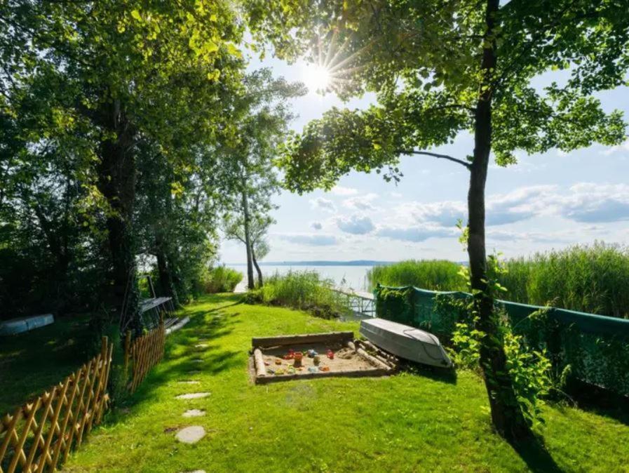 Green Lake House - Private Beach At Balaton Балатонакараттья Экстерьер фото
