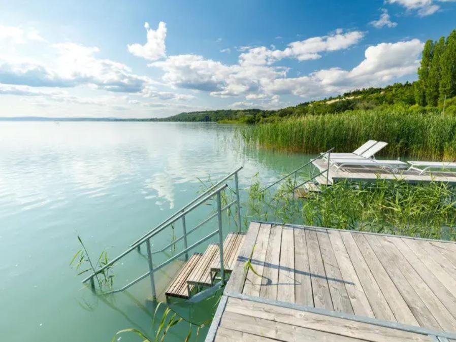 Green Lake House - Private Beach At Balaton Балатонакараттья Экстерьер фото