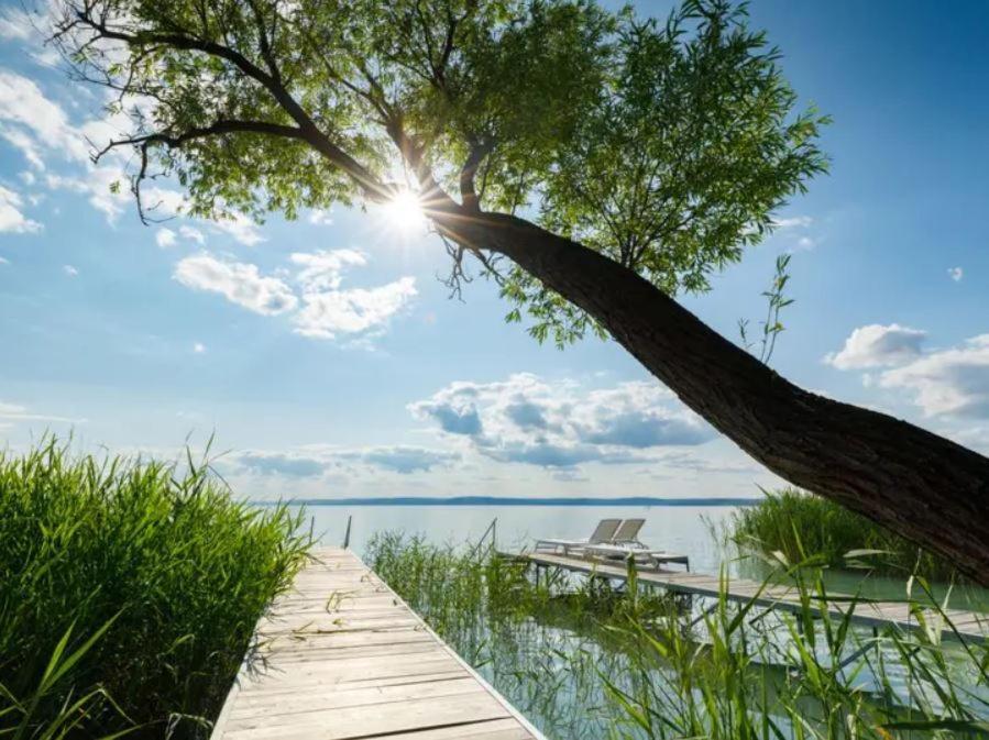 Green Lake House - Private Beach At Balaton Балатонакараттья Экстерьер фото